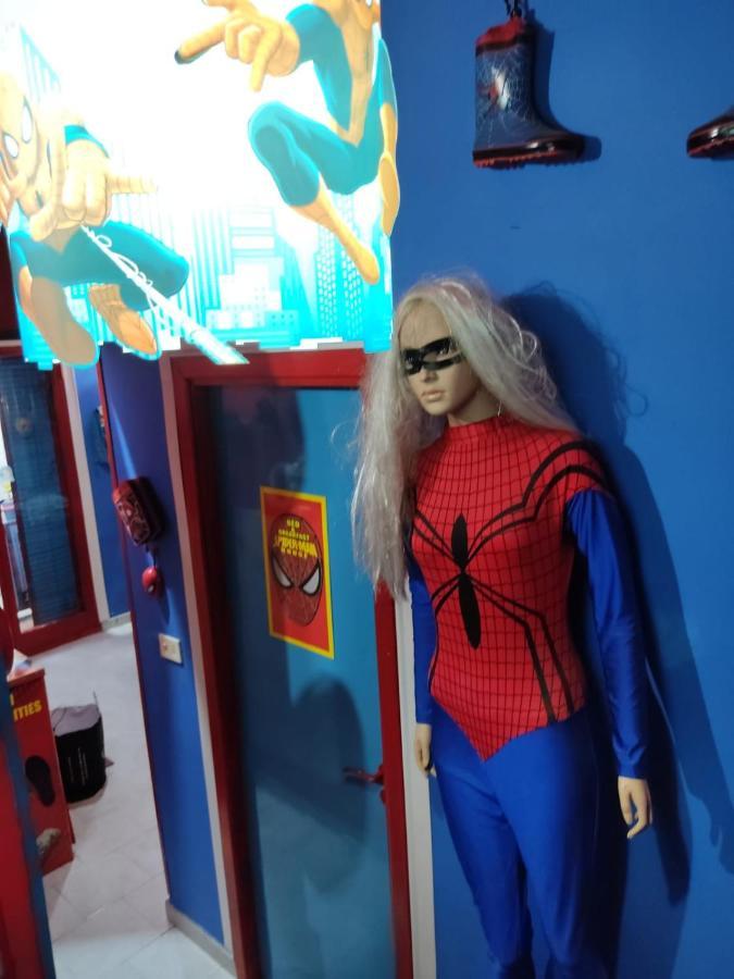 Spiderman House Hotel CTA Eksteriør billede