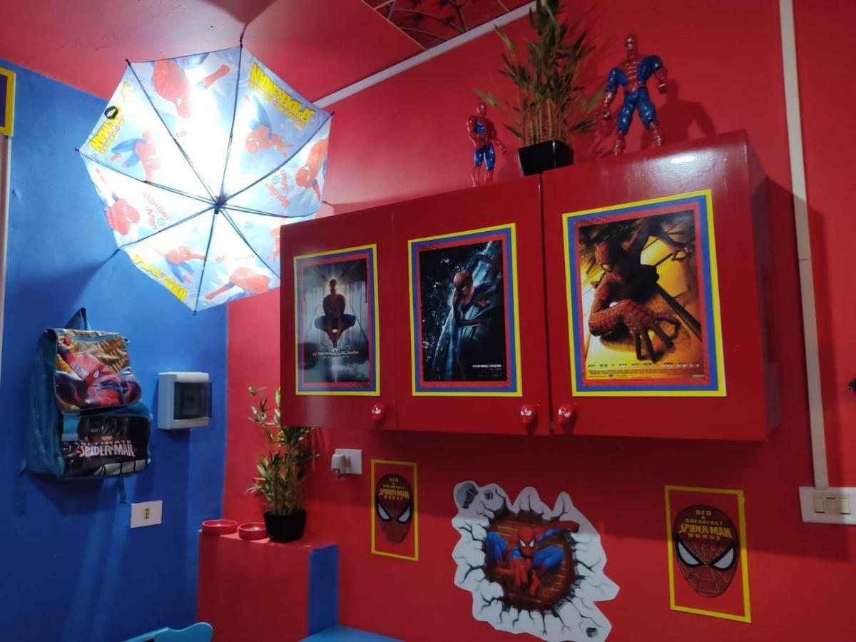 Spiderman House Hotel CTA Eksteriør billede