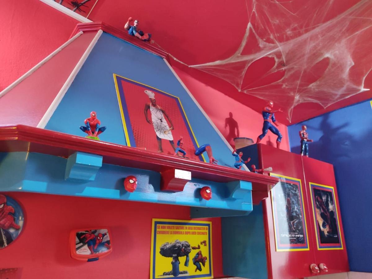 Spiderman House Hotel CTA Eksteriør billede
