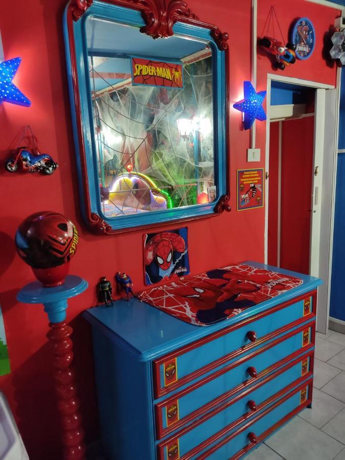 Spiderman House Hotel CTA Eksteriør billede