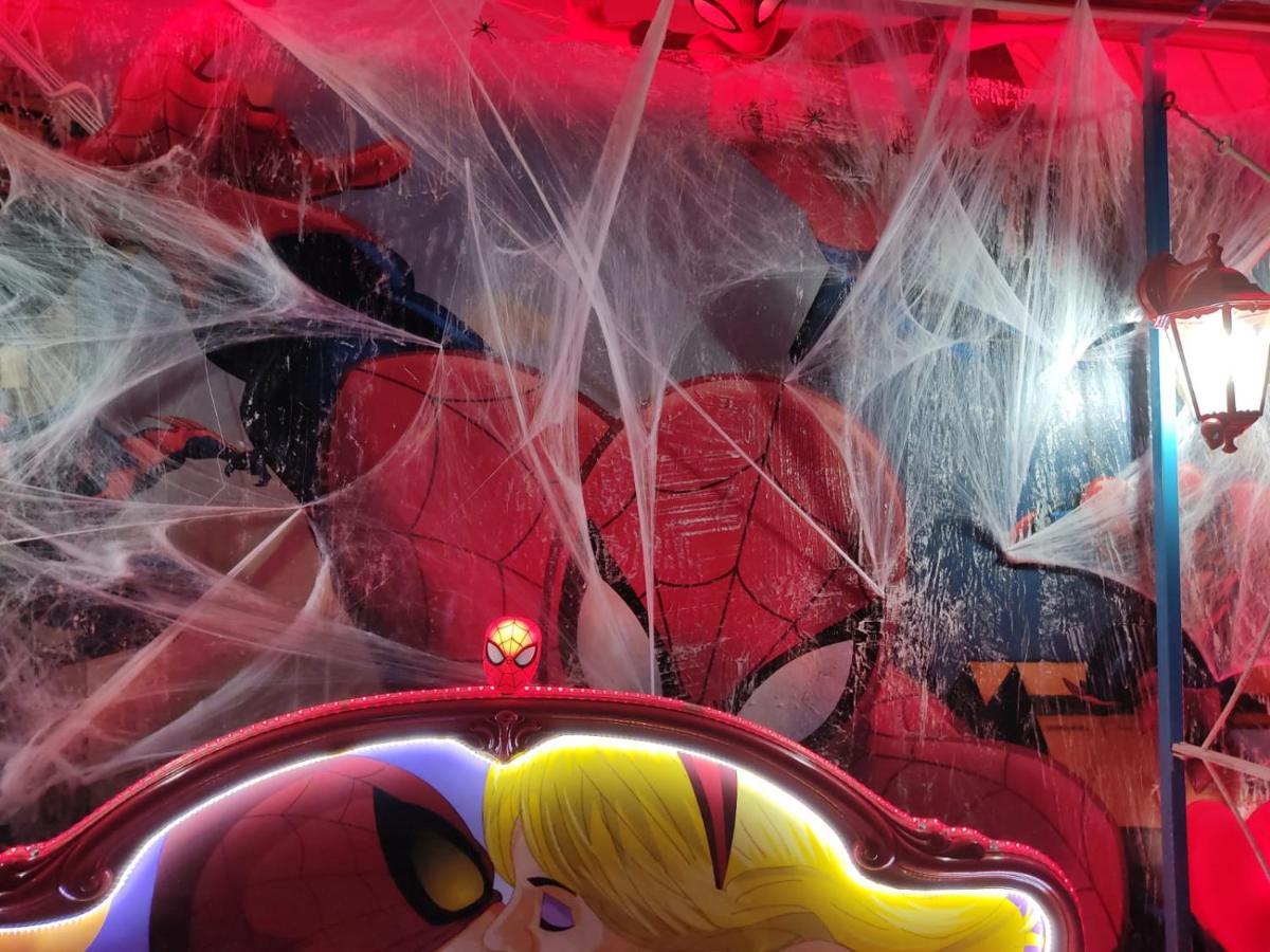 Spiderman House Hotel CTA Eksteriør billede