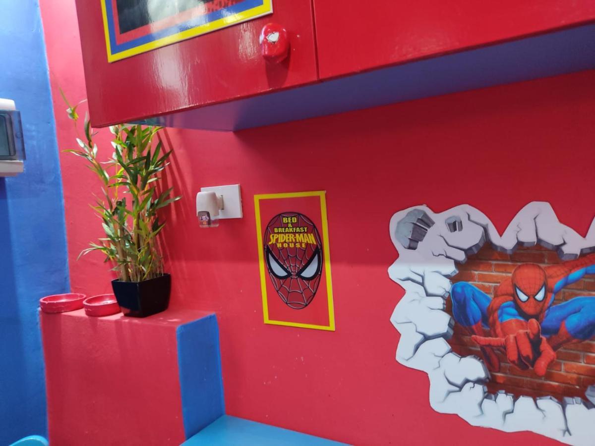 Spiderman House Hotel CTA Eksteriør billede