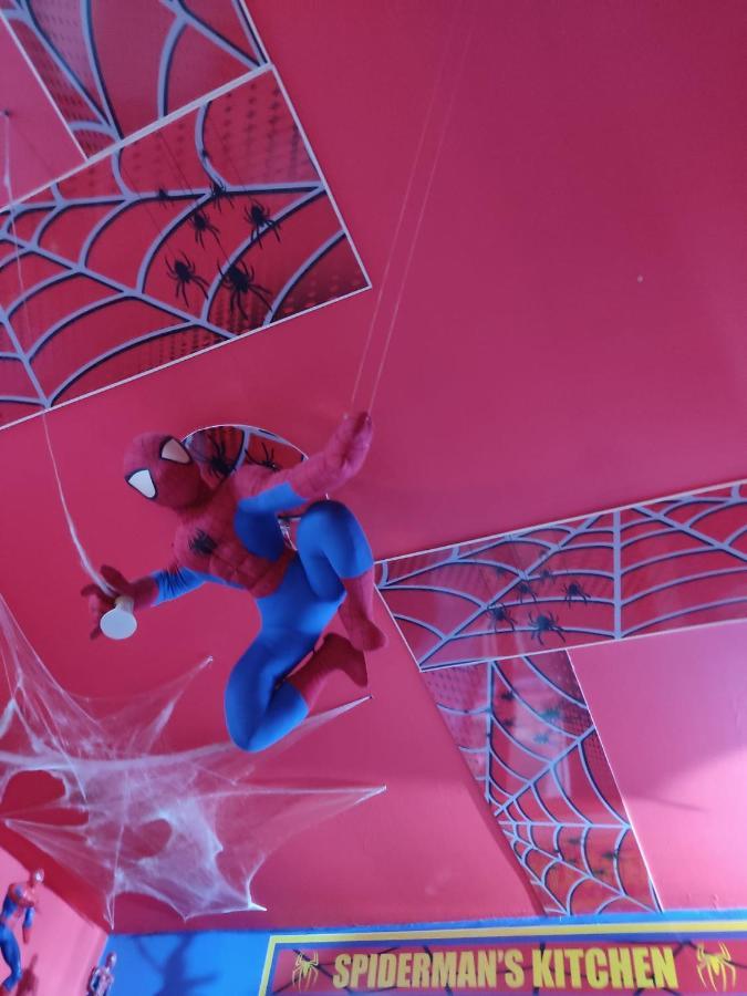 Spiderman House Hotel CTA Eksteriør billede