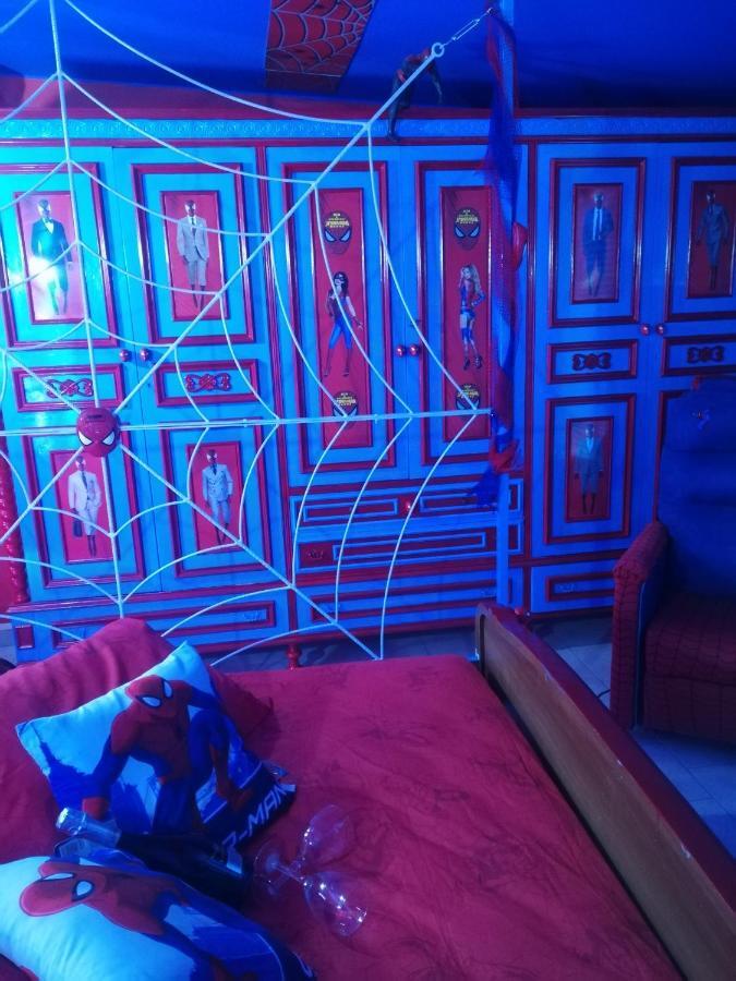 Spiderman House Hotel CTA Eksteriør billede