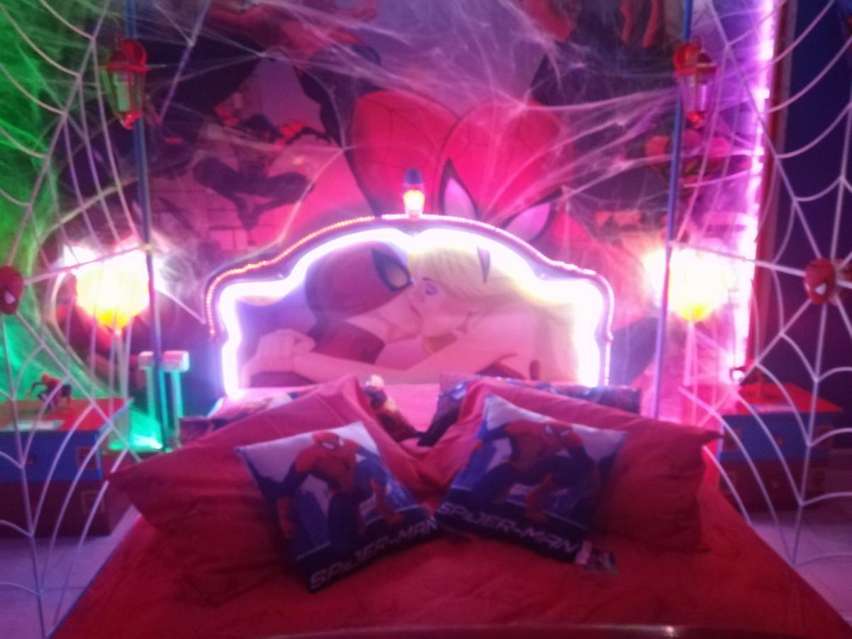 Spiderman House Hotel CTA Eksteriør billede